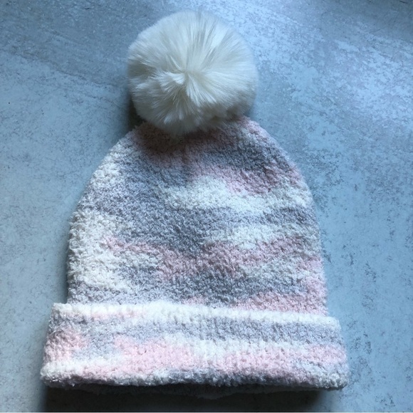 Jenni Pom Pom Faux Fur Beanie Pink Gray Cream Camo Print One Size - Picture 7 of 7